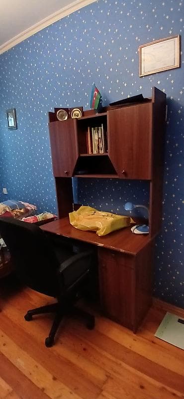 Yazi stolu ve guzgu ikisi biryerde 150 azn — 1