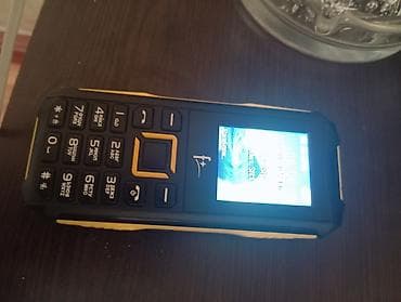 F+ (f plus) düyməli mobil telefon - Rəng: qara/sarı, zərbəkeçirmə — 1