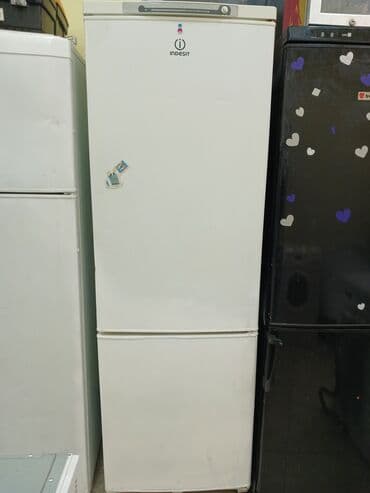 Tavalar: İşlənmiş 2 qapılı Indesit Soyuducu Satılır, rəng - Ağ, Təkərli — 1