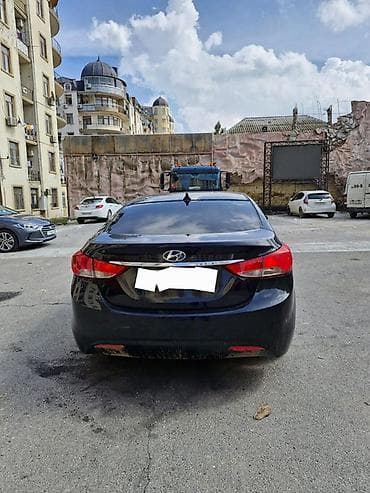 traktor satiwi: Hyundai Elantra: 1.8 l | 2013 il Sedan — 6