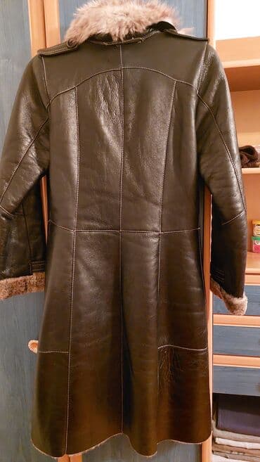 keçi dərisindən qadın şubaları: Дубленка натуральная с капюшоном. размер S. Очень мало одевали — 2