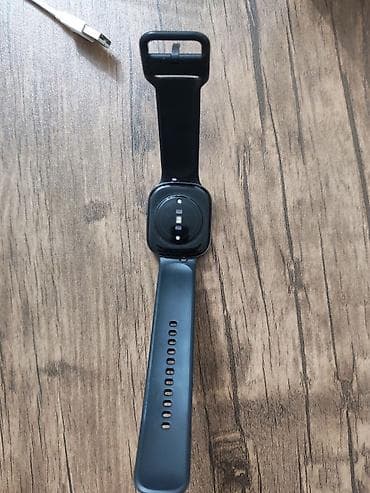 HONOR Watch 4 ağıllı saat - Rəng: qara, kvadrat formalı korpus və