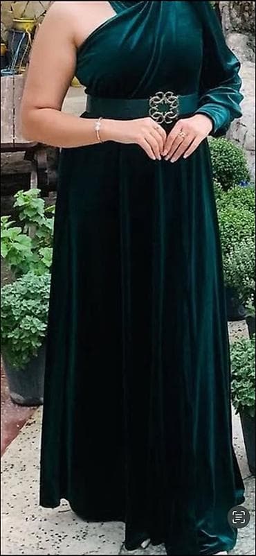 Zümrüd yaşıl rəngdə, uzun ziyafət donu. Model bir çiyinli dizayna — 1