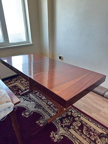 Taxta yemək/çay masası - Material: bərk ağacdan hazırlanmış, yüksək