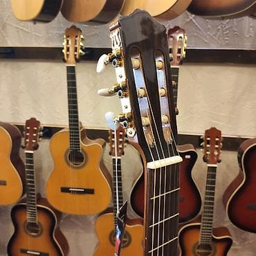 akustik gitara: Elektro klassik gitara Cordoba C5-CE Üst: Bərk sidr ağacı Qol: Gül — 4