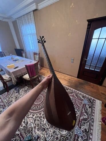Milli musiqi alətləri: Saz – xalq çalğı aləti - Korpus: armud formalı, tam ağacdan (tək — 5