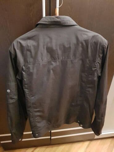 qaqa geyimi: Plaşevoy payız gödəkşəsi. Suya davamlıdır. Az geyinilib, teze kimidir — 2