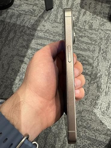 macbook çanta: IPhone 15 Pro, 256 GB, Natural Titanium, Barmaq izi, Simsiz şarj, Face ID — 4