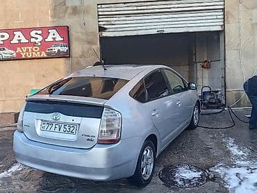 kredit avto aksesuar: Toyota Prius Hybrid – gümüşü rəng, 5 qapılı hetçbek. İqtisadi hibrid — 2