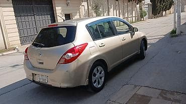 tra: Nissan Tiida hatchback - Kuzov: 5 qapılı hatchback, qızılı/bej rəng - — 6