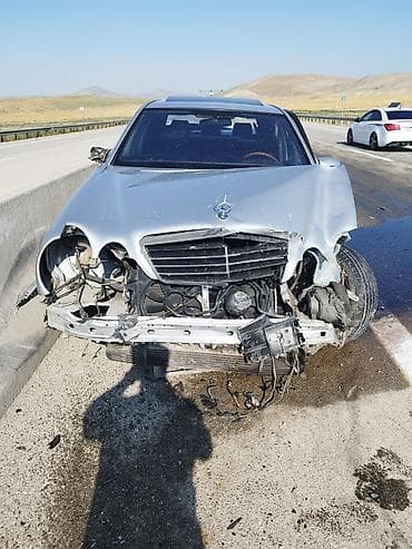 format diski: Məhsul: Mercedes-Benz sedan – ehtiyat hissələri üçün Təsvir: - Korpus — 1