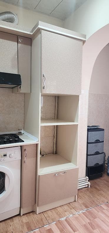 balaca metbex dizayni: Mətbəx mebeli dəsti - Rəng: krem/bej, parlaq səth və naxışlı fasadlar — 3