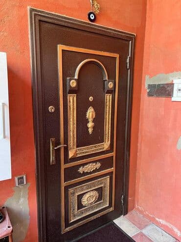 konteyner mağaza: Yeni Ramanada, Kolleci və Şamlığı keçdikdən sonra, əsas yolun — 7