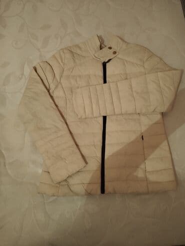 cins pencekler 2022: Bej rəngli yüngül şişmə gödəkçə - Rəng: krem/bej - Model: dik yaxalı — 2