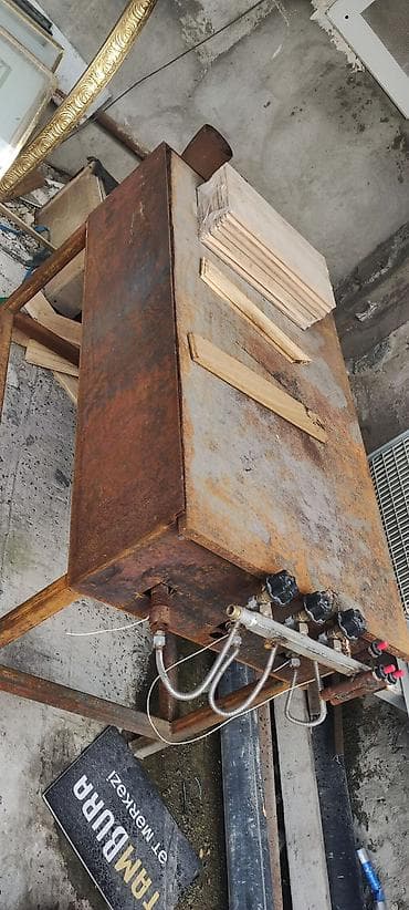 boru: Sənaye tipli qazla işləyən isidici stol - Qalın metal korpus və — 2