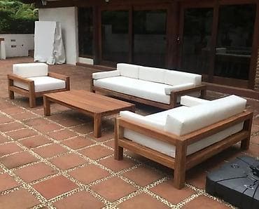 Açıq hava mebel dəsti – massiv ağac karkas və ağ rəngli