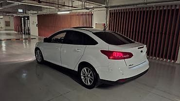 4 qapi niva: Ford Focus: 1.6 l | 2015 il 108000 km Sedan — 5