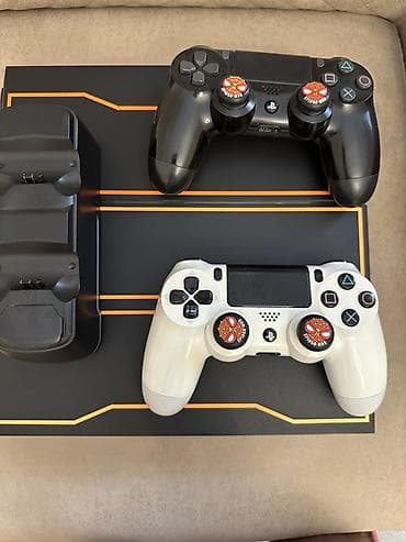 ps4 oyun kolu: PlayStation 4 (PS4) konsolu Komplekt: - PS4 konsol - 2 ədəd — 3