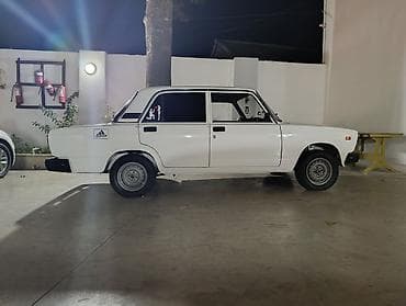ford transit matoru: VAZ 2107, ağ rəng, sedan kuzov. Texniki xüsusiyyətlər: - Yanacaq — 6