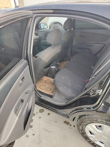 ravon r3 salon: Kia Rio hatchback, qara rəng, 5 qapı. Texniki və salon: - Mexaniki — 5