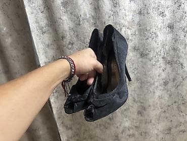 Basanoşka və səndəllər: Qadın ayaqqabıları dəsti - Model 1: Qara platformalı sandal - Açıq — 3