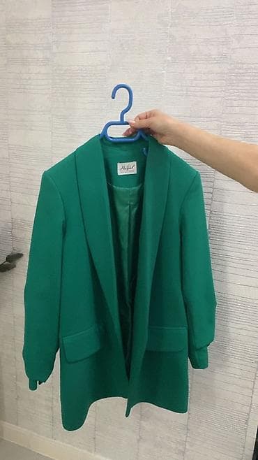 Her biri 15 AZN - Model: klassik düz kəsim, uzunluğu qalça altına