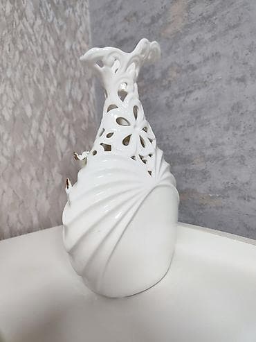 biskvit qabi: Bir vaza, Farfor — 2