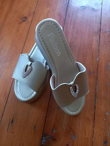 Tərliklər: Qadın üçün qızılı rəngli şlapa/sandal - Model: Fashion yazılı, açıq — 2