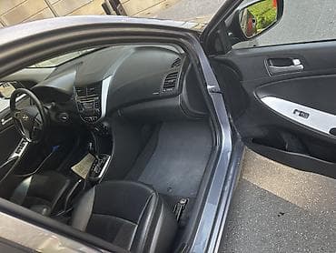Hyundai Accent: 1.4 l | 2016 il Sedan — 5