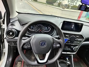 Changan: Changan Alsvin sedan - Kuzov: 4 qapılı sedan, ağ rəng - Mühərrik — 5