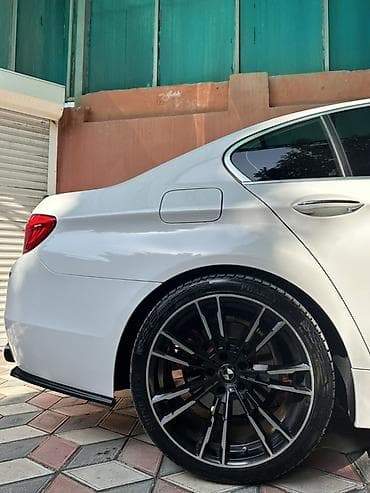 bmw azerbaijan: BMW M5 (F10) – ağ rəngli, M paketli idman sedanı. Xüsusiyyətlər və — 10