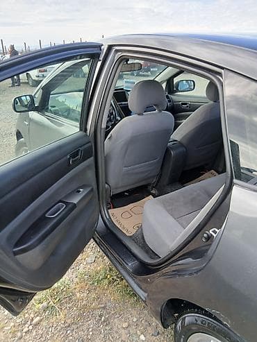 daewoo 2005 model: Toyota Prius – hibrid hetçbek - Rəng: tünd boz (metallik) - Kuzov: 5 — 4