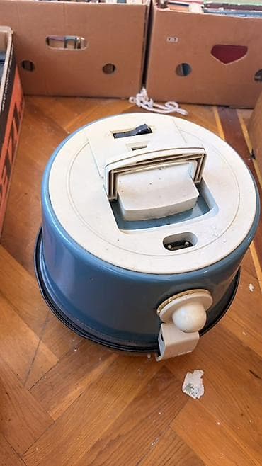 Sovet istehsalı “Ракета/Ракета-Таир” tipli köhnə məişət tozsoranının — 1