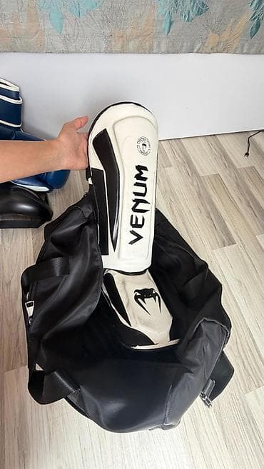 bag isi: Kikboksinq üçün avadanlıqlar satılır. Dəstə daxildir: Əlcəklər — 5