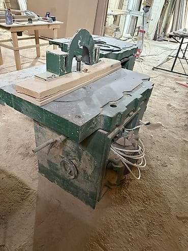 Ağac emalı üçün frez dəzgahı (stolüstü şpindelli frezer)