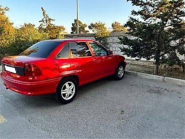 Avtomobil satışı: Opel Astra: 1.6 l | 1996 il 253555 km Sedan — 7