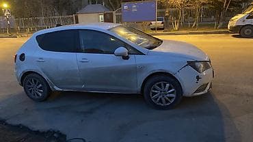 priora diskleri: Seat Ibiza, ağ rəng, 5 qapılı hetçbek. Nömrə: 90-VL-087. - Avtomatik — 2