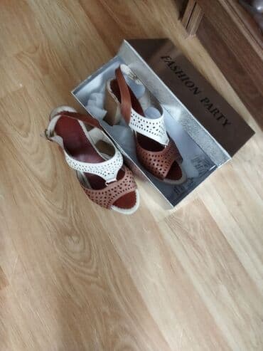 qoyun dərisindən ev üçün qadın şap şapları: Ölçü: 39, rəng - Qəhvəyi, İşlənmiş — 2