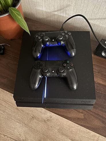 Sony PlayStation 4 (PS4) – orijinal model, qara rəng Komplekt: - PS4