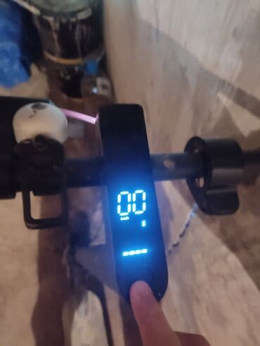 Электросамокаты: Б/у Электросамокат 10", 751 - 1000 Вт, 26 - 35 км/ч, Платная доставка, Бесплатная доставка, Самовывоз — 3