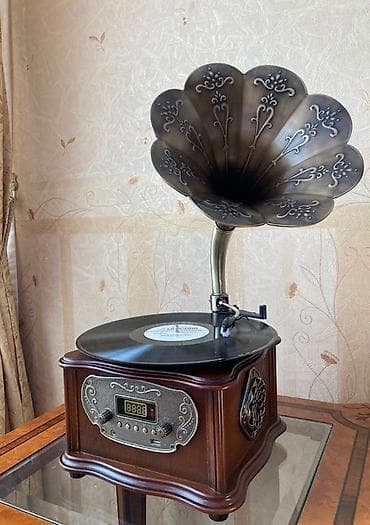 Çox gözəl və estetik retro qrammofon satılır. Məhsul tam yenidir