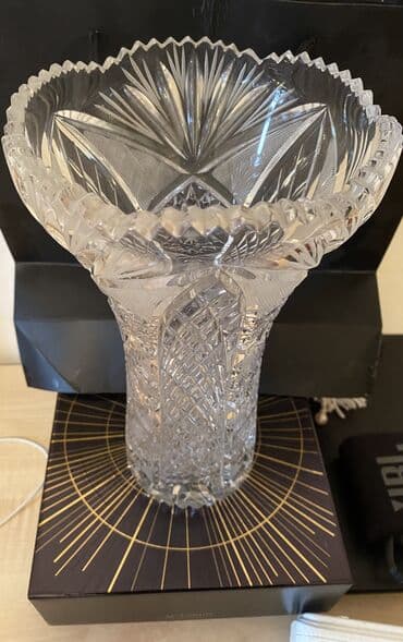 linenum qiymeti: Xrustal guldan. Tezedir. Qiymetinde razilaşmaq olar — 3