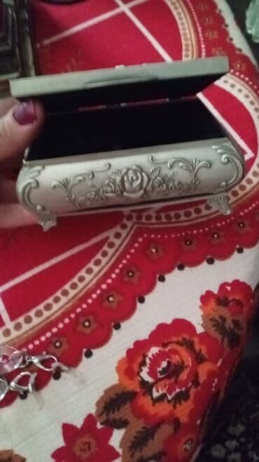 часы 127 чс: Qədimi şamdan satılır. Hündürlüyü 37 sm eni 22 sm. Altdığı Latin — 2