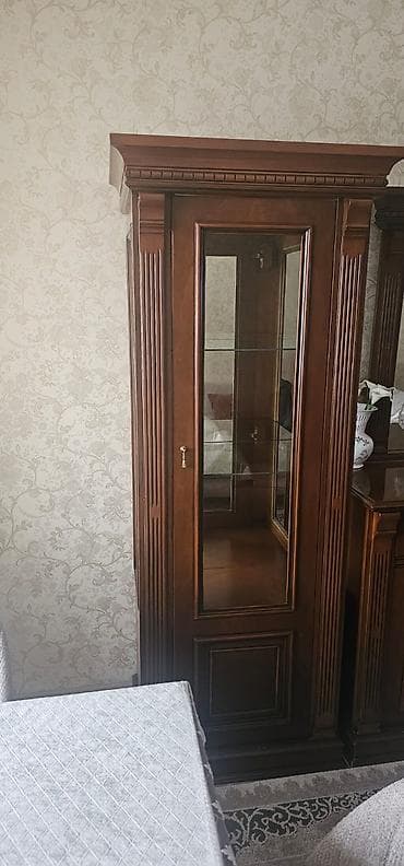 vitri: Şüşəli dolab vitrini, İşlənmiş — 1