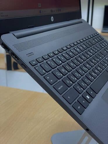 ucuz nodbuk: HP noutbuk – 15.6" ekranlı, tam ölçülü klaviatura və ədəd bloklu — 2