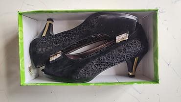 Qadın Ayaqqabısı, cəmi bir dəfə toya geyinilib. 50 manata alınıb