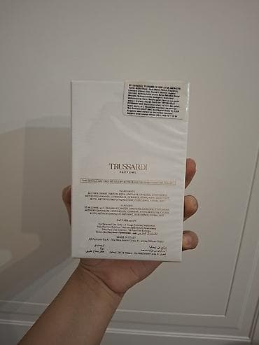 ev etirleri: Məhsul: Trussardi Donna Eau de Parfum Həcm: 100 ml (3.4 fl.oz) Növ — 4