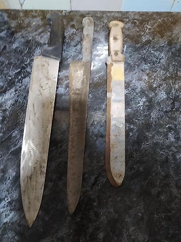 Столовые приборы: Mətbəx bıçaqları dəsti – 3 ədəd - 1 ədəd iri aşpaz bıçağı: geniş və — 2