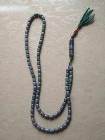 бусы из натурального камня: 86 ədəd kiçik ölçülü daşlardan ibarətdir. İdeal vəziyyətdə. Qiymət — 2