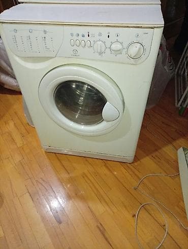 et ceken: Indesit önyükləməli paltaryuyan maşın - Ön yükləmə, böyük dairəvi — 1